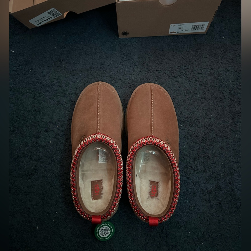 Holiday UGG Chestnut Tasman Regenerate Slippers - Picture 5 of 7
